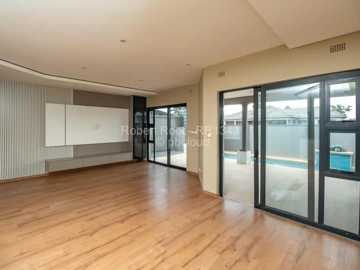 Townhouse/Cluster for Sale in Arlington, Harare