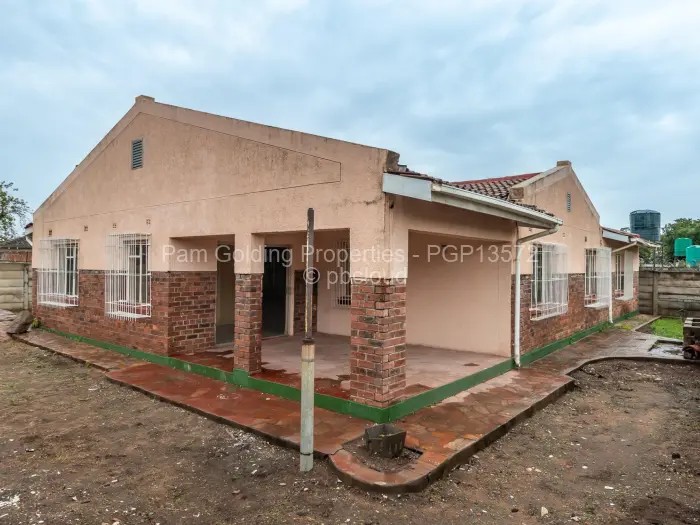 4 Bedroom House for Sale in Msasa Park, Harare