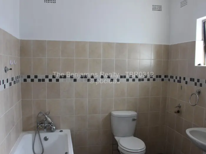 Flat/Apartment to Rent in Newlands, Harare