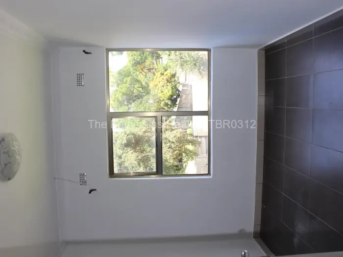 Flat/Apartment to Rent in Newlands, Harare