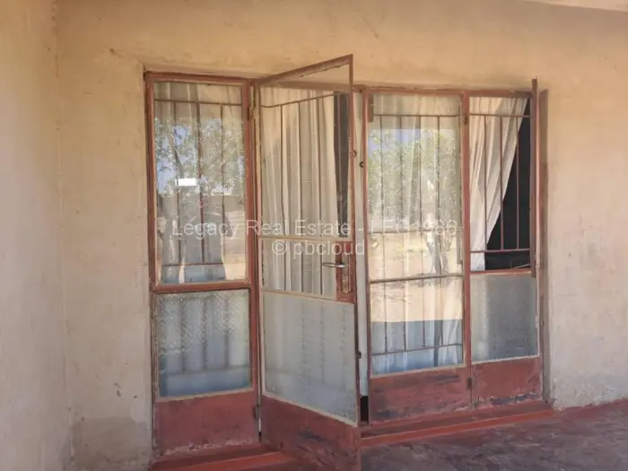 5 Bedroom House to Rent in Chitungwiza, Chitungwiza