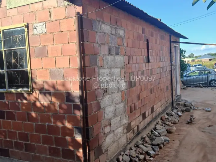 2 Bedroom House for Sale in Luveve, Bulawayo