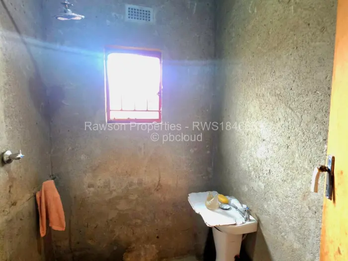 5 Bedroom House for Sale in Kuwadzana, Harare