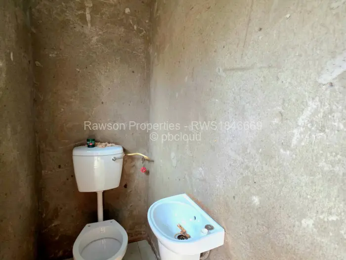 5 Bedroom House for Sale in Kuwadzana, Harare