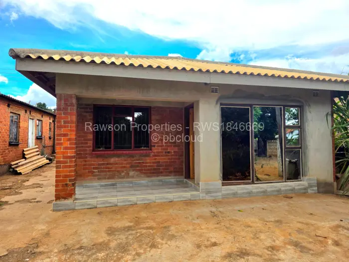 5 Bedroom House for Sale in Kuwadzana, Harare