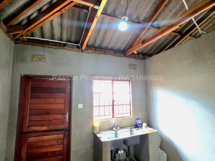 5 Bedroom House for Sale in Kuwadzana, Harare