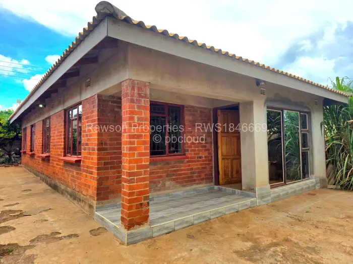 5 Bedroom House for Sale in Kuwadzana, Harare