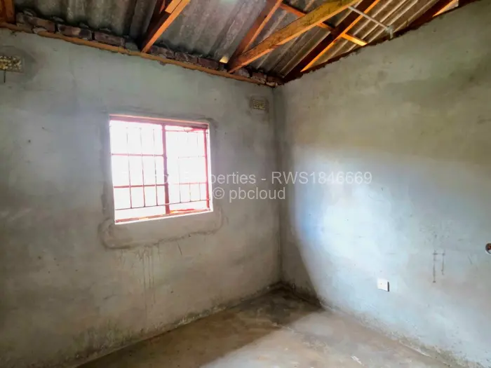 5 Bedroom House for Sale in Kuwadzana, Harare