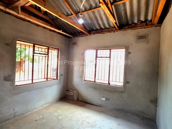5 Bedroom House for Sale in Kuwadzana, Harare