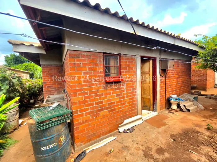 5 Bedroom House for Sale in Kuwadzana, Harare
