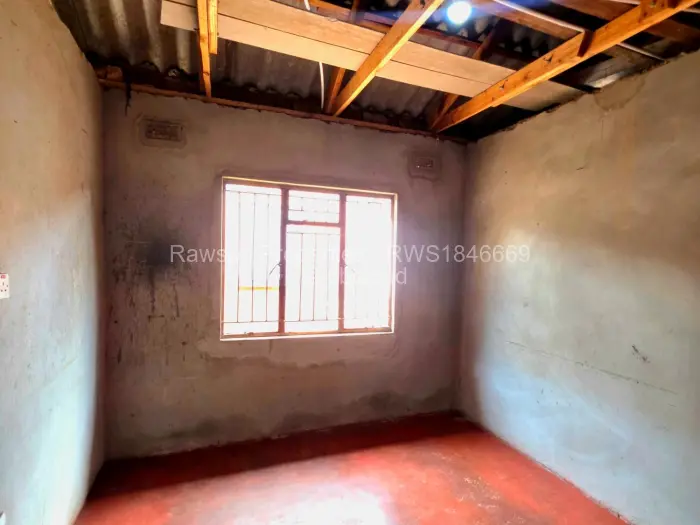 5 Bedroom House for Sale in Kuwadzana, Harare
