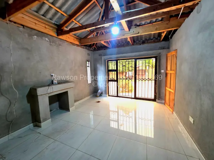 5 Bedroom House for Sale in Kuwadzana, Harare