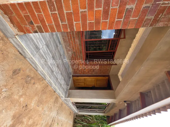 5 Bedroom House for Sale in Kuwadzana, Harare