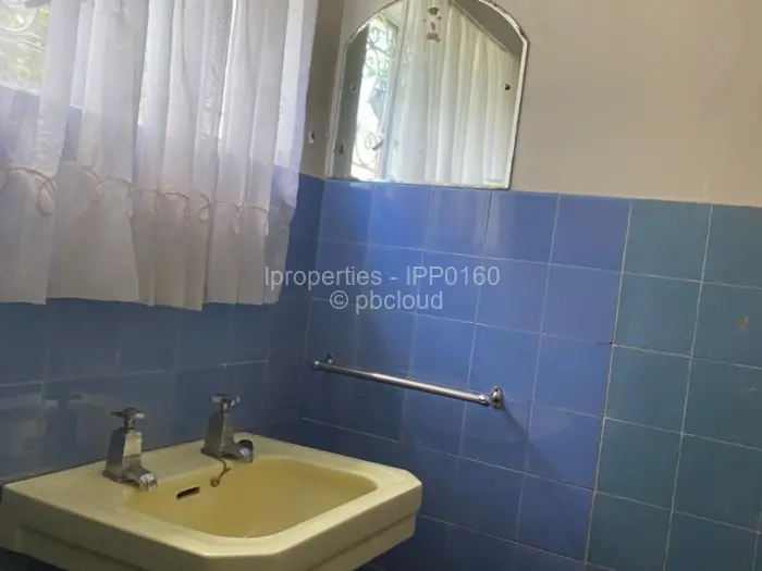 3 Bedroom House for Sale in Kumalo, Bulawayo