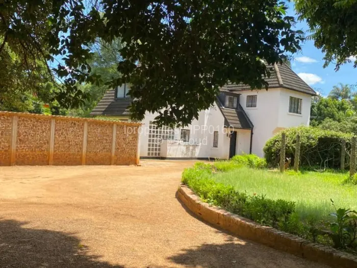 3 Bedroom House for Sale in Kumalo, Bulawayo