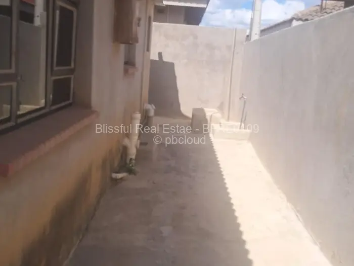 3 Bedroom House to Rent in Damofalls, Damofalls