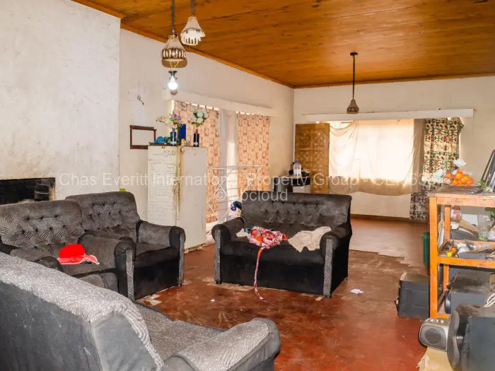 4 Bedroom House for Sale in Highmount, Bulawayo