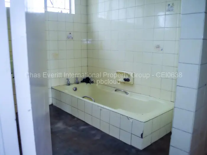 4 Bedroom House for Sale in Highmount, Bulawayo