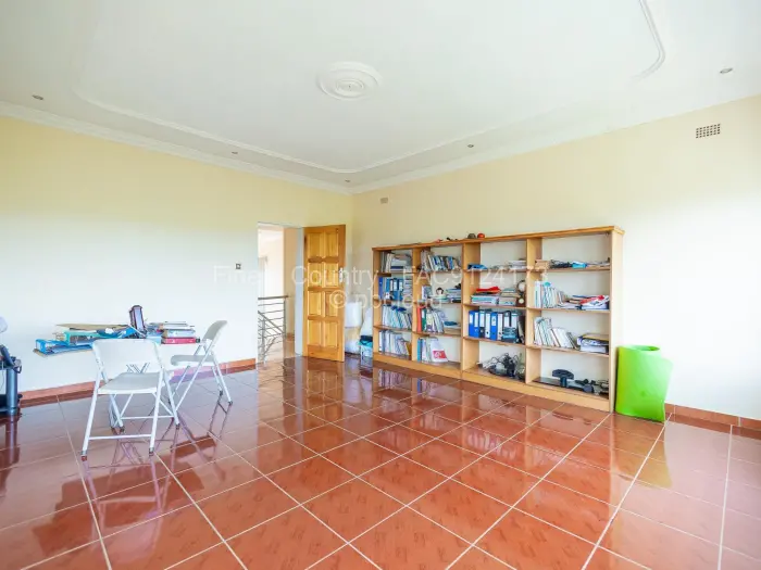 6 Bedroom House for Sale in Hogerty Hill, Harare