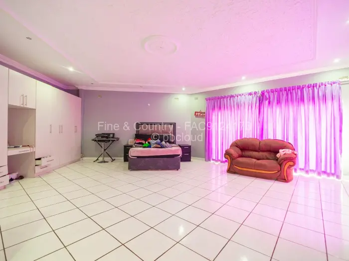 6 Bedroom House for Sale in Hogerty Hill, Harare