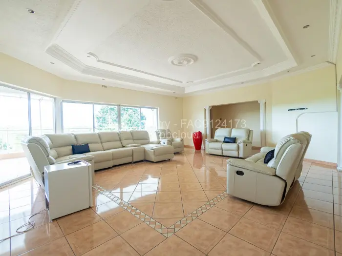 6 Bedroom House for Sale in Hogerty Hill, Harare