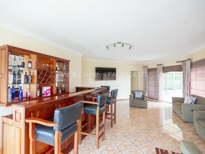 6 Bedroom House for Sale in Hogerty Hill, Harare