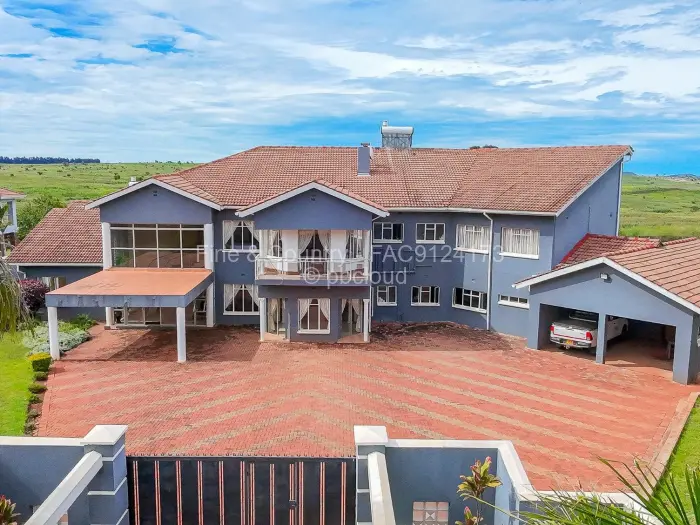 6 Bedroom House for Sale in Hogerty Hill, Harare