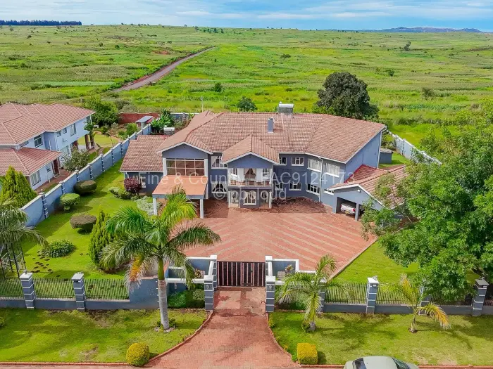 6 Bedroom House for Sale in Hogerty Hill, Harare