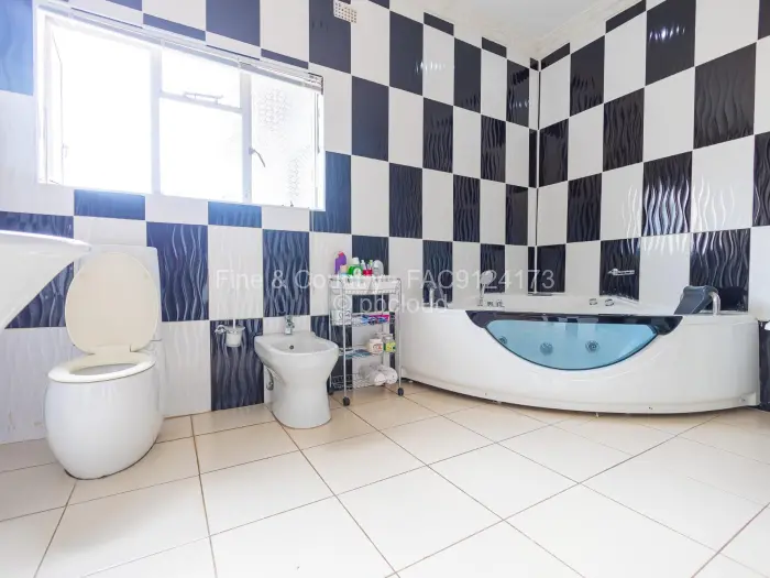 6 Bedroom House for Sale in Hogerty Hill, Harare