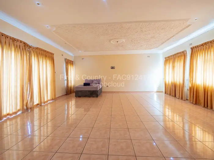 6 Bedroom House for Sale in Hogerty Hill, Harare