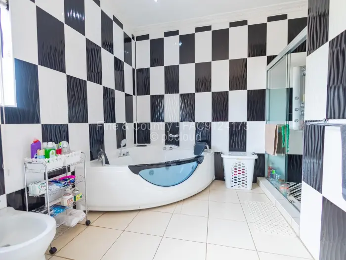 6 Bedroom House for Sale in Hogerty Hill, Harare