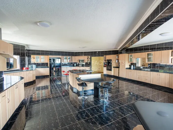 6 Bedroom House for Sale in Hogerty Hill, Harare