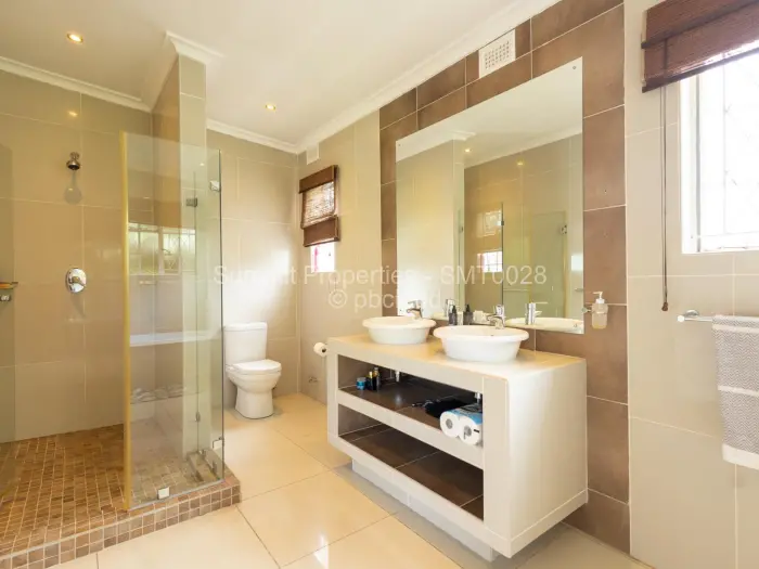 6 Bedroom House for Sale in Helensvale, Harare