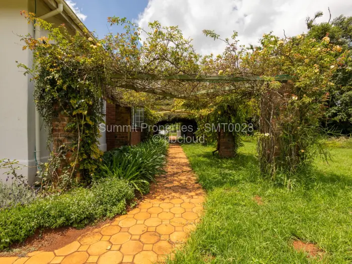 6 Bedroom House for Sale in Helensvale, Harare