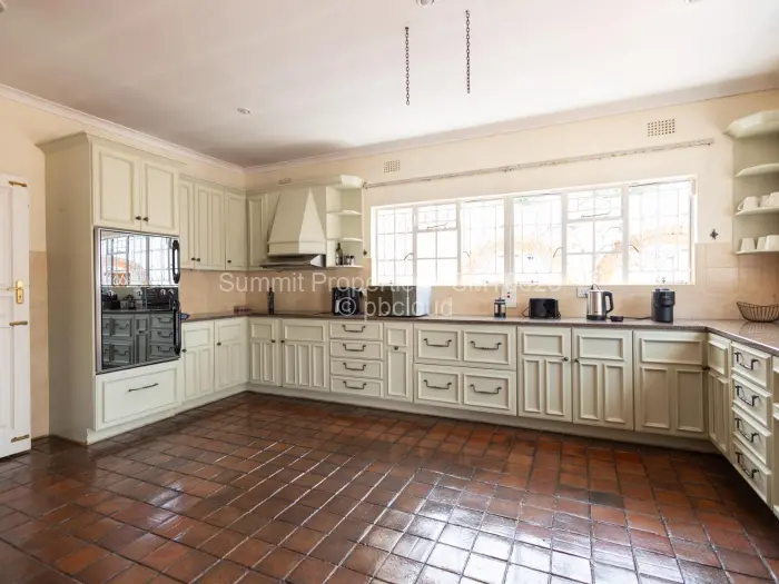 6 Bedroom House for Sale in Helensvale, Harare