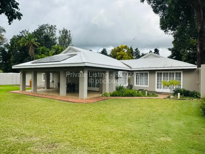 Townhouse/Cluster to Rent in Newlands, Harare
