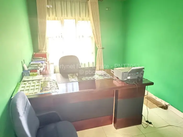 6 Bedroom House for Sale in Gletwin Park, Harare