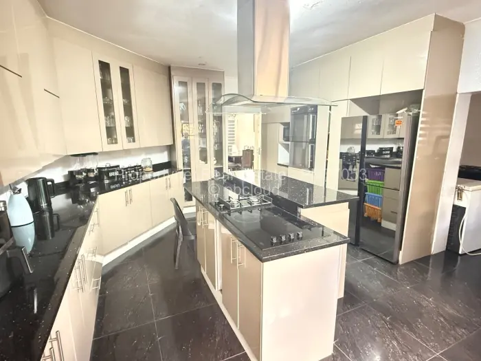 6 Bedroom House for Sale in Gletwin Park, Harare