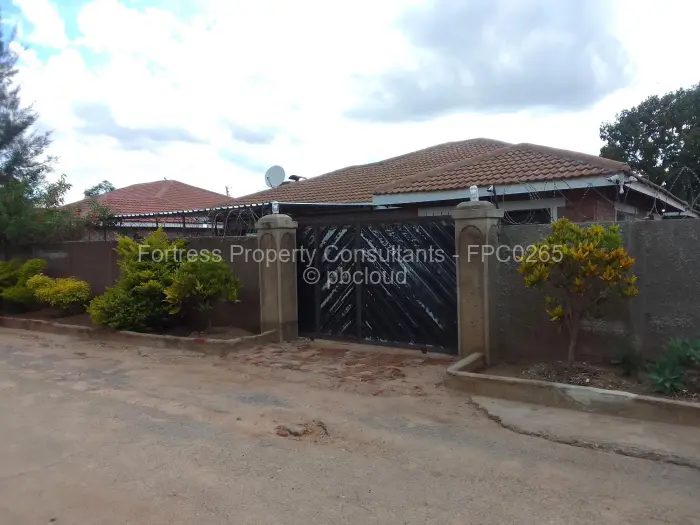 3 Bedroom House for Sale in Mainway Meadows, Harare