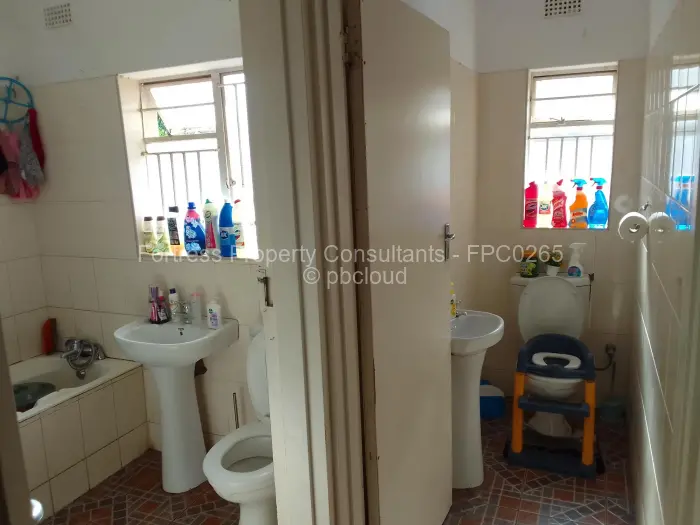 3 Bedroom House for Sale in Mainway Meadows, Harare