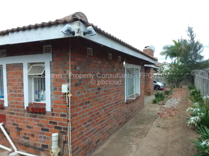 3 Bedroom House for Sale in Mainway Meadows, Harare