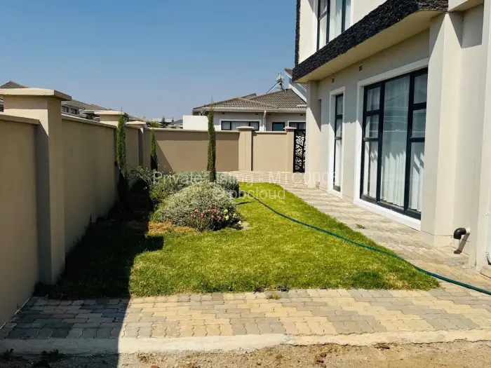 Townhouse/Cluster to Rent in Borrowdale West, Harare