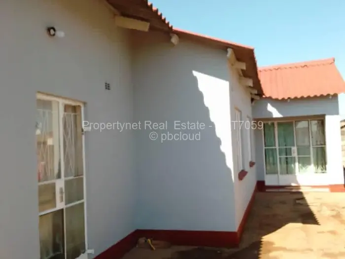 4 Bedroom House for Sale in Kuwadzana, Harare