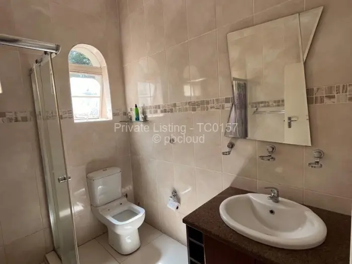 5 Bedroom House to Rent in Helensvale