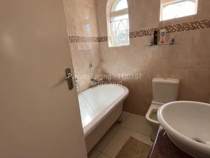 5 Bedroom House to Rent in Helensvale