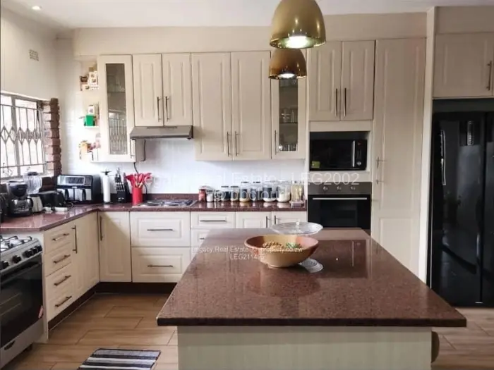 6 Bedroom House for Sale in Sandton Park, Harare