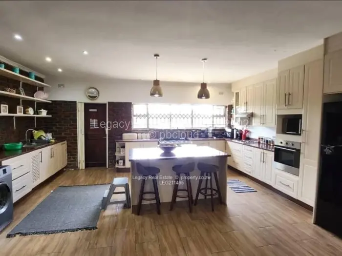 6 Bedroom House for Sale in Sandton Park, Harare