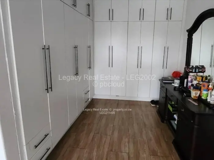 6 Bedroom House for Sale in Sandton Park, Harare