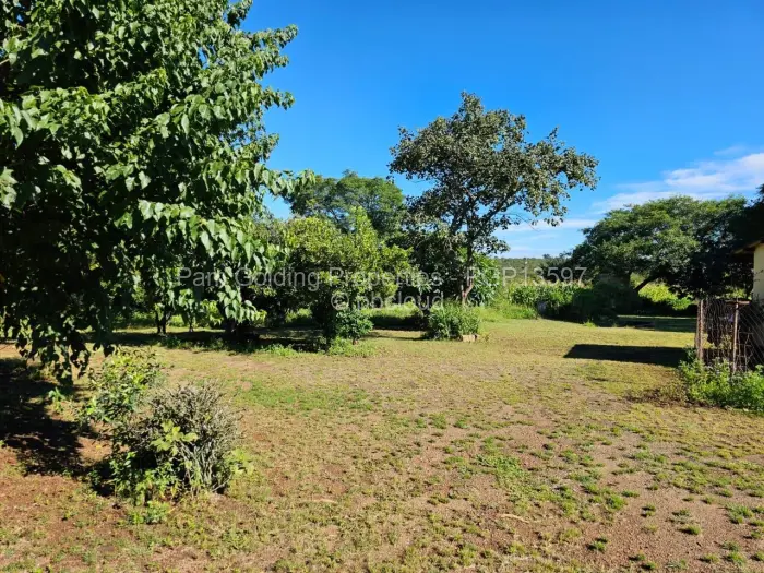 2 Bedroom House for Sale in Douglasdale, Bulawayo