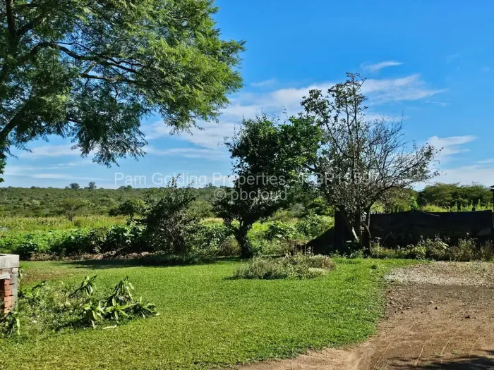 2 Bedroom House for Sale in Douglasdale, Bulawayo